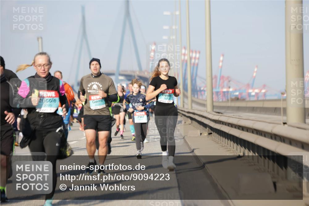 03.10.2025 - Köhlbrandbrückenlauf Jannik Wohlers http://msf.ph/oto/9094223 03.10.2025 10:01:01 Position 3 2789, 2172, 3125 meine-sportfotos.de