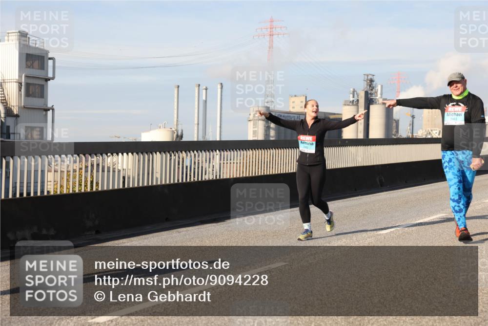 03.10.2025 - Köhlbrandbrückenlauf Lena Gebhardt http://msf.ph/oto/9094228 03.10.2025 10:09:08 Position 2 2463 meine-sportfotos.de