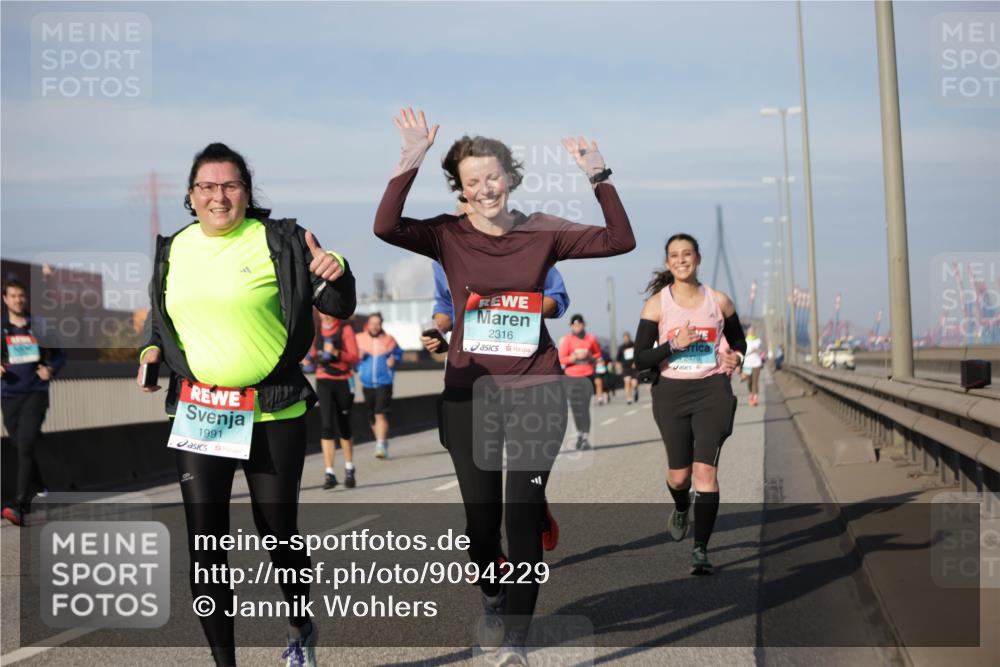 03.10.2025 - Köhlbrandbrückenlauf Jannik Wohlers http://msf.ph/oto/9094229 03.10.2025 10:12:40 Position 3 1991, 2316, 2470 meine-sportfotos.de