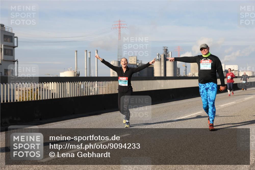 03.10.2025 - Köhlbrandbrückenlauf Lena Gebhardt http://msf.ph/oto/9094233 03.10.2025 10:09:08 Position 2 2463 meine-sportfotos.de