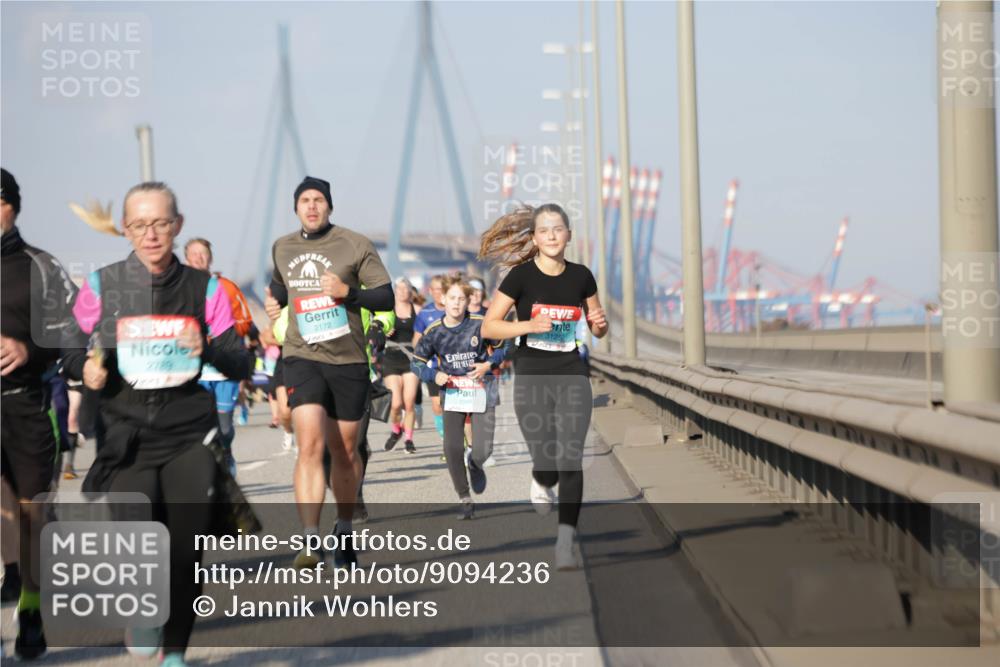 03.10.2025 - Köhlbrandbrückenlauf Jannik Wohlers http://msf.ph/oto/9094236 03.10.2025 10:01:01 Position 3 2789, 2172, 3125 meine-sportfotos.de