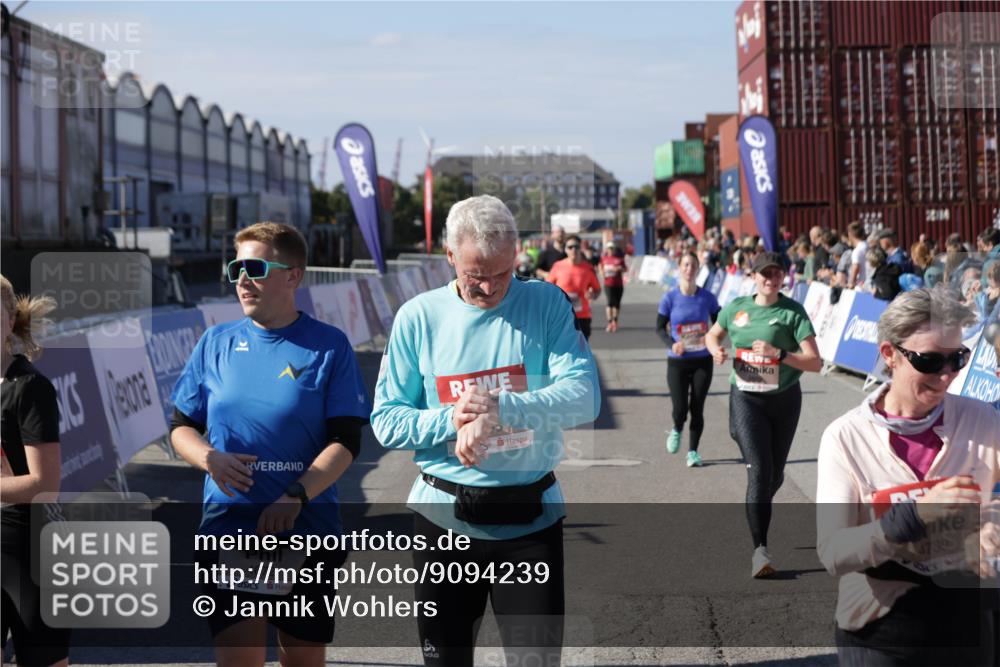 03.10.2025 - Köhlbrandbrückenlauf Jannik Wohlers http://msf.ph/oto/9094239 03.10.2025 13:20:29 Ziel 4269, 4385, 4570, 4571, 4591, 4672, 4739, 4790, 4859, 5082, 5144, 5160, 5208, 5543, 5631, 5790, 6035 meine-sportfotos.de