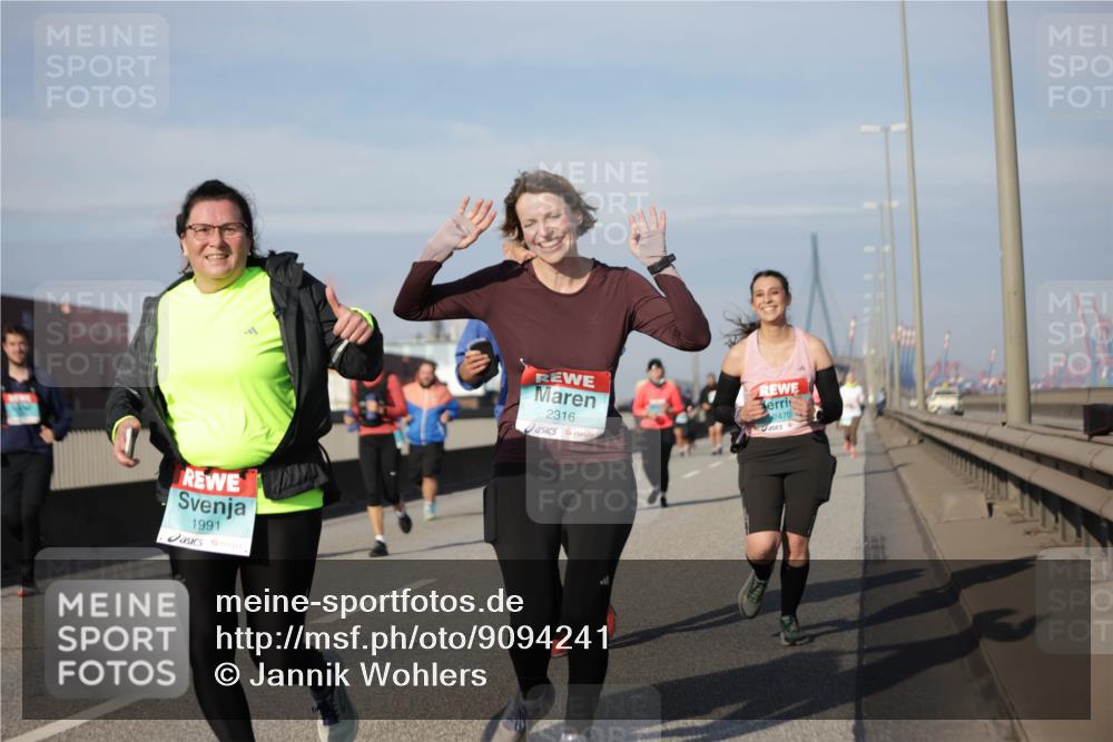 03.10.2025 - Köhlbrandbrückenlauf Jannik Wohlers http://msf.ph/oto/9094241 03.10.2025 10:12:40 Position 3 1991, 2316, 2470 meine-sportfotos.de