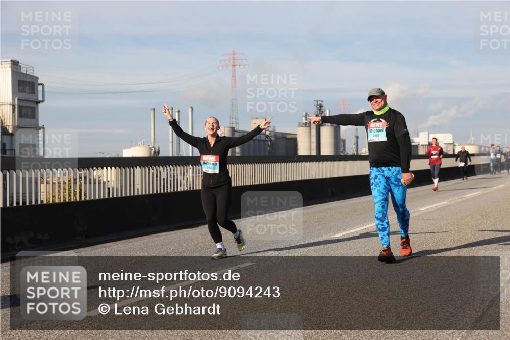 03.10.2025 - Köhlbrandbrückenlauf Lena Gebhardt http://msf.ph/oto/9094243 03.10.2025 10:09:09 Position 2 2462, 2463 meine-sportfotos.de