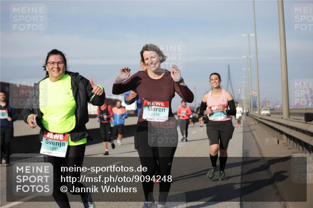 03.10.2025 - Köhlbrandbrückenlauf Jannik Wohlers http://msf.ph/oto/9094248 03.10.2025 10:12:41 Position 3 1991, 2316, 2470 meine-sportfotos.de