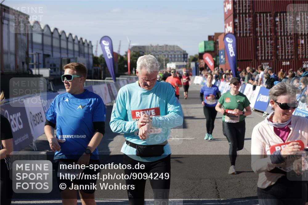 03.10.2025 - Köhlbrandbrückenlauf Jannik Wohlers http://msf.ph/oto/9094249 03.10.2025 13:20:29 Ziel 4269, 4385, 4570, 4571, 4591, 4672, 4739, 4790, 4859, 5082, 5144, 5160, 5208, 5543, 5631, 5790, 6035 meine-sportfotos.de