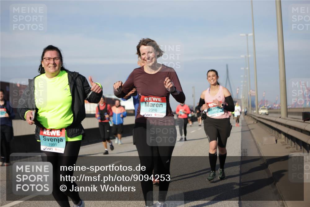 03.10.2025 - Köhlbrandbrückenlauf Jannik Wohlers http://msf.ph/oto/9094253 03.10.2025 10:12:41 Position 3 1991, 2316, 2470 meine-sportfotos.de
