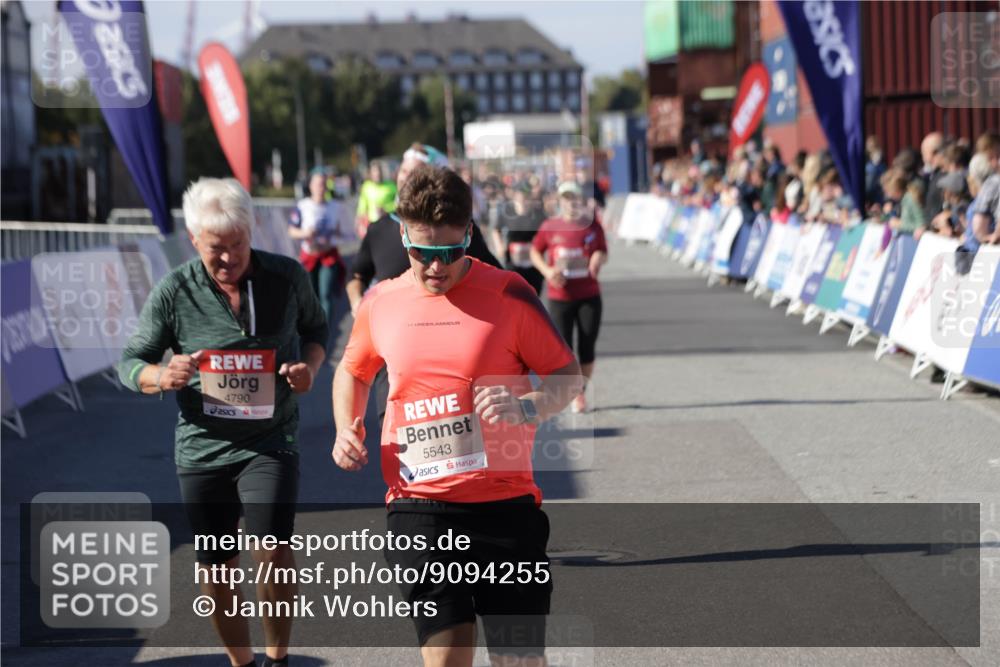 03.10.2025 - Köhlbrandbrückenlauf Jannik Wohlers http://msf.ph/oto/9094255 03.10.2025 13:20:33 Ziel 4269, 4385, 4570, 4591, 4672, 4739, 4790, 4859, 5082, 5208, 5543, 5631, 5790, 6777, 6807 meine-sportfotos.de