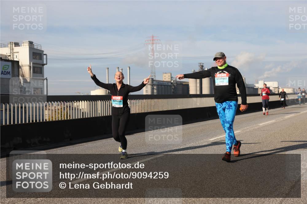 03.10.2025 - Köhlbrandbrückenlauf Lena Gebhardt http://msf.ph/oto/9094259 03.10.2025 10:09:09 Position 2 2463 meine-sportfotos.de