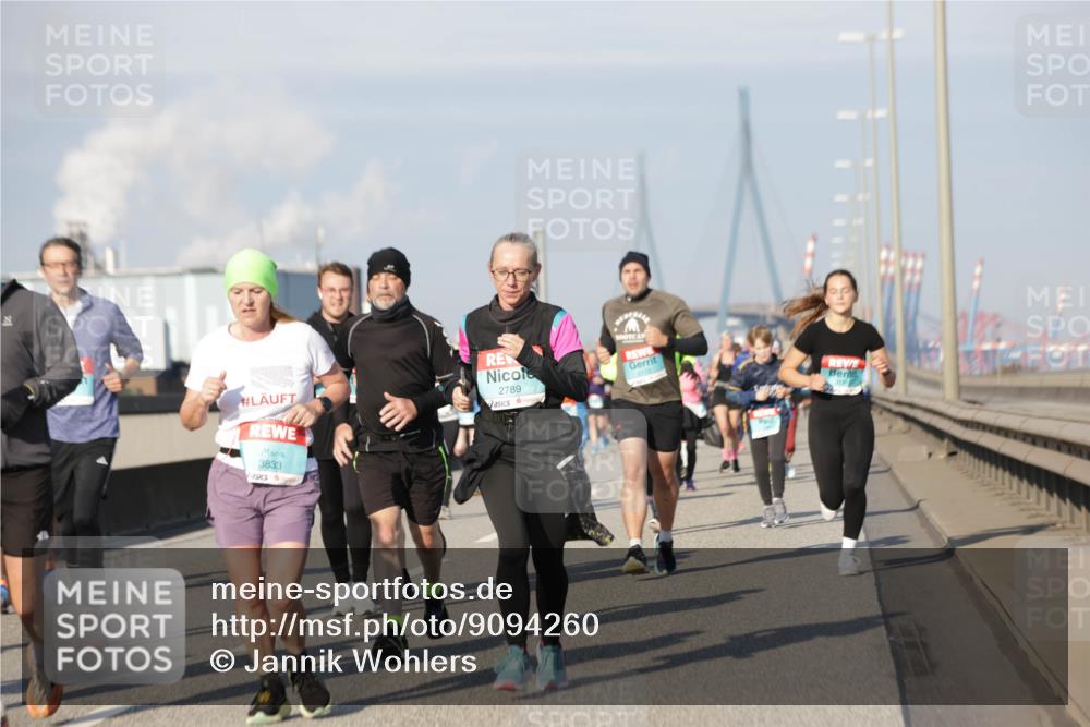 03.10.2025 - Köhlbrandbrückenlauf Jannik Wohlers http://msf.ph/oto/9094260 03.10.2025 10:01:02 Position 3 3833, 2789 meine-sportfotos.de