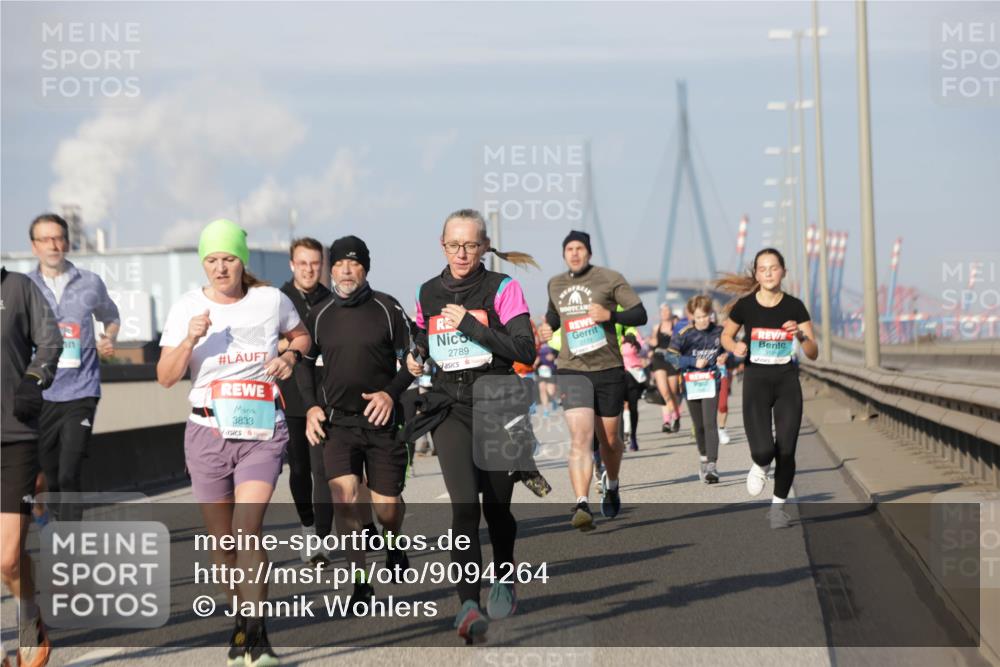 03.10.2025 - Köhlbrandbrückenlauf Jannik Wohlers http://msf.ph/oto/9094264 03.10.2025 10:01:02 Position 3 3833, 2789, 312 meine-sportfotos.de