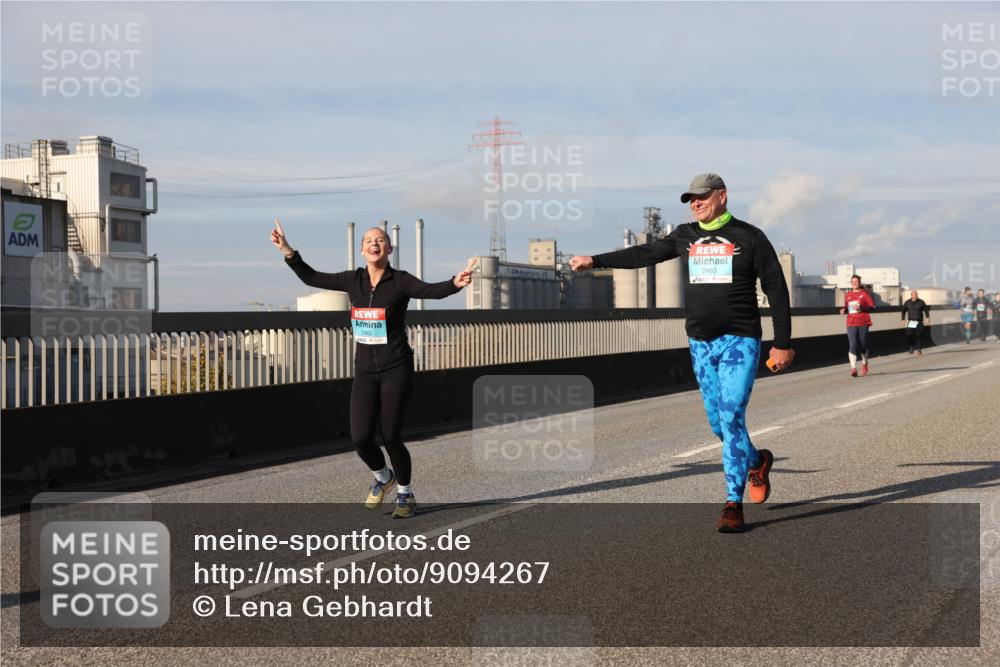 03.10.2025 - Köhlbrandbrückenlauf Lena Gebhardt http://msf.ph/oto/9094267 03.10.2025 10:09:09 Position 2 2462, 2463 meine-sportfotos.de