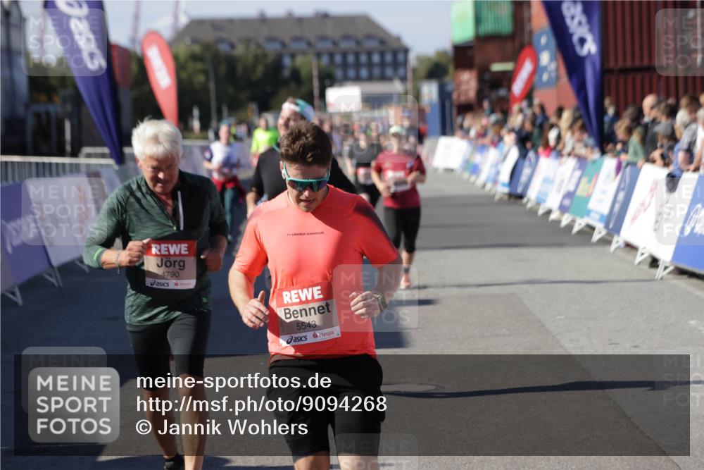03.10.2025 - Köhlbrandbrückenlauf Jannik Wohlers http://msf.ph/oto/9094268 03.10.2025 13:20:33 Ziel 4269, 4385, 4570, 4591, 4672, 4739, 4790, 4859, 5082, 5208, 5543, 5631, 5790, 6777, 6807 meine-sportfotos.de