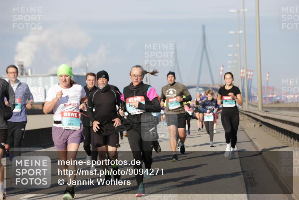 03.10.2025 - Köhlbrandbrückenlauf Jannik Wohlers http://msf.ph/oto/9094271 03.10.2025 10:01:02 Position 3 3833, 278 meine-sportfotos.de