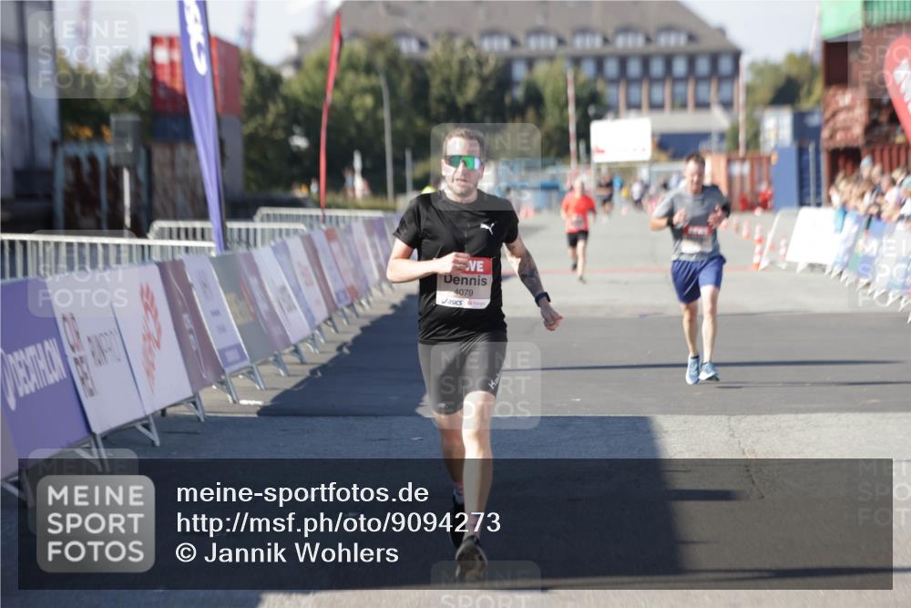 03.10.2025 - Köhlbrandbrückenlauf Jannik Wohlers http://msf.ph/oto/9094273 03.10.2025 12:54:44 Ziel 4079, 4106, 4209, 6621, 6683 meine-sportfotos.de