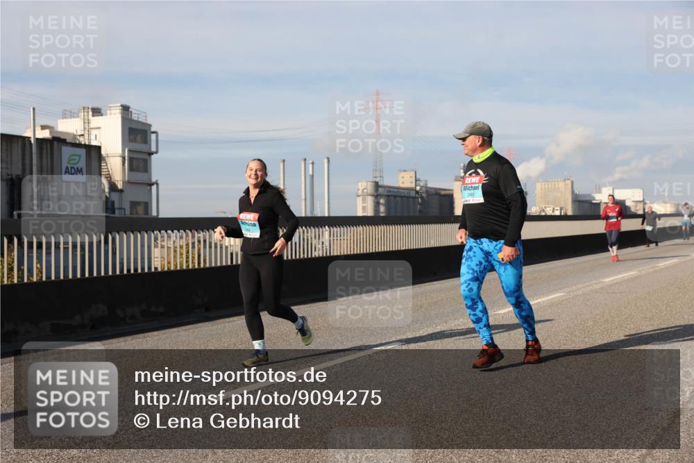 03.10.2025 - Köhlbrandbrückenlauf Lena Gebhardt http://msf.ph/oto/9094275 03.10.2025 10:09:09 Position 2 2463 meine-sportfotos.de