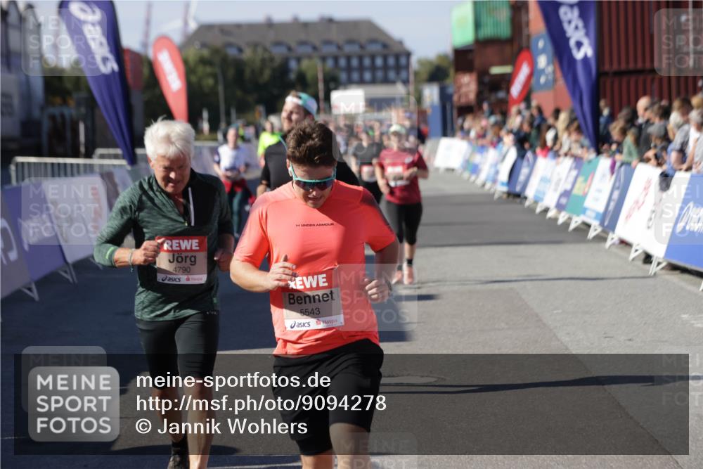 03.10.2025 - Köhlbrandbrückenlauf Jannik Wohlers http://msf.ph/oto/9094278 03.10.2025 13:20:33 Ziel 4269, 4385, 4570, 4591, 4672, 4739, 4790, 4859, 5082, 5208, 5543, 5631, 5790, 6777, 6807 meine-sportfotos.de
