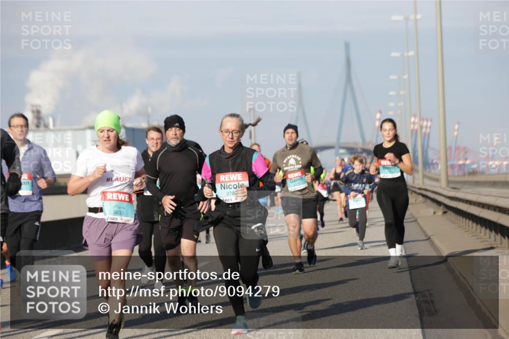 03.10.2025 - Köhlbrandbrückenlauf Jannik Wohlers http://msf.ph/oto/9094279 03.10.2025 10:01:02 Position 3 3833, 278 meine-sportfotos.de