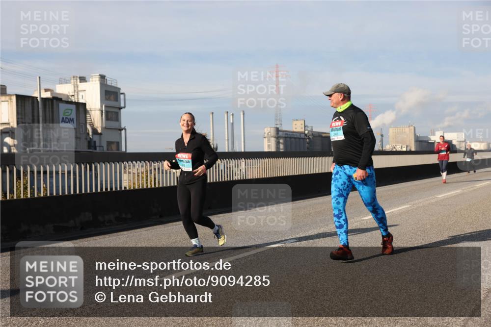 03.10.2025 - Köhlbrandbrückenlauf Lena Gebhardt http://msf.ph/oto/9094285 03.10.2025 10:09:09 Position 2 2460 meine-sportfotos.de