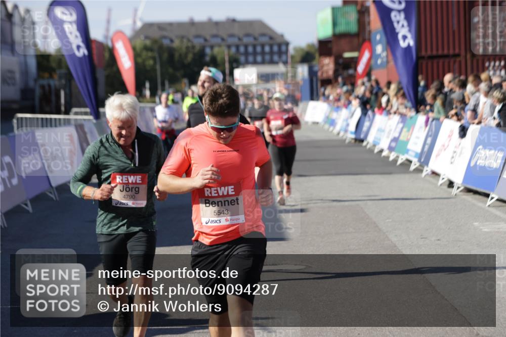 03.10.2025 - Köhlbrandbrückenlauf Jannik Wohlers http://msf.ph/oto/9094287 03.10.2025 13:20:33 Ziel 4269, 4385, 4570, 4591, 4672, 4739, 4790, 4859, 5082, 5208, 5543, 5631, 5790, 6777, 6807 meine-sportfotos.de