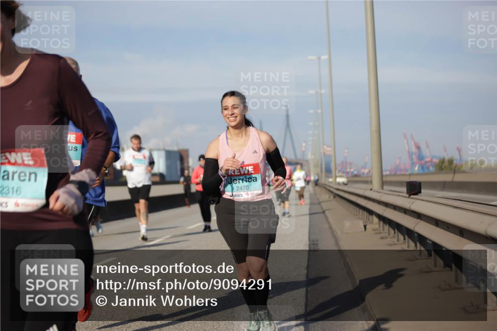 03.10.2025 - Köhlbrandbrückenlauf Jannik Wohlers http://msf.ph/oto/9094291 03.10.2025 10:12:42 Position 3 2316, 2470 meine-sportfotos.de