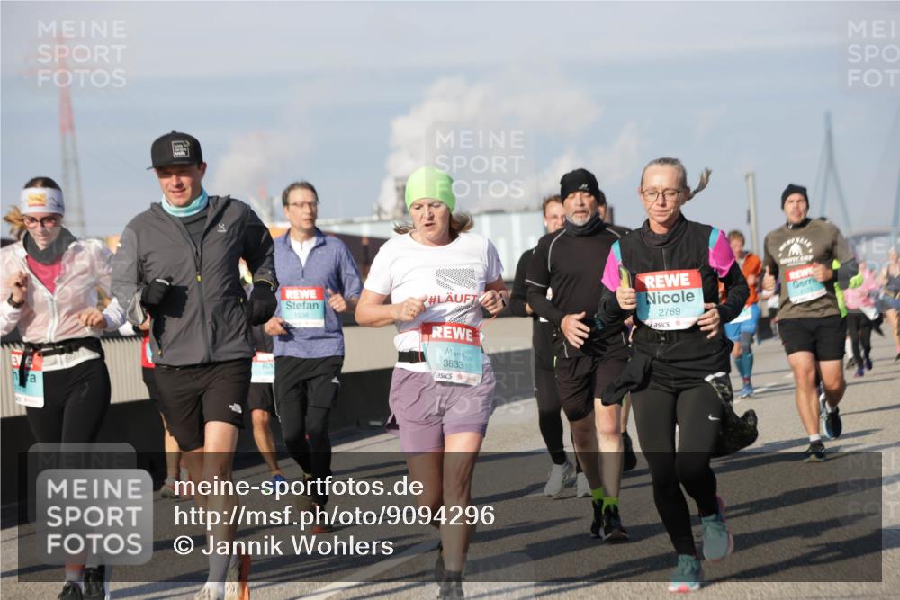 03.10.2025 - Köhlbrandbrückenlauf Jannik Wohlers http://msf.ph/oto/9094296 03.10.2025 10:01:03 Position 3 34, 1556, 3833, 2789, 2572 meine-sportfotos.de