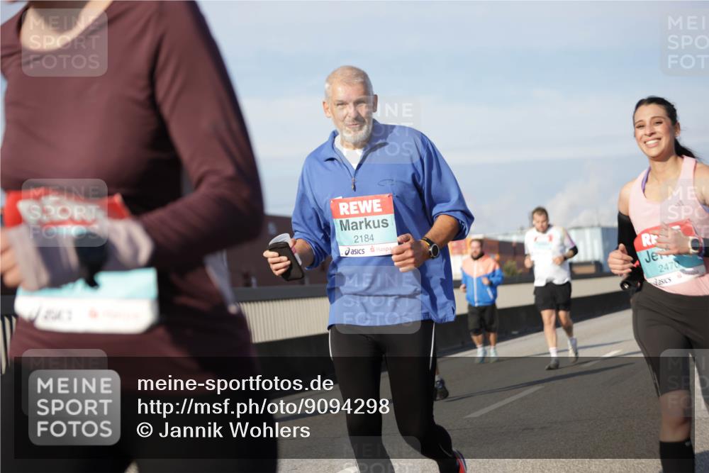 03.10.2025 - Köhlbrandbrückenlauf Jannik Wohlers http://msf.ph/oto/9094298 03.10.2025 10:12:42 Position 3 2184, 2470 meine-sportfotos.de