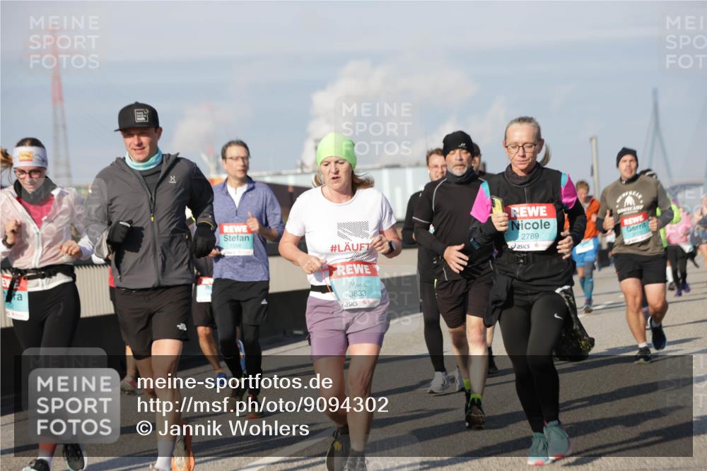 03.10.2025 - Köhlbrandbrückenlauf Jannik Wohlers http://msf.ph/oto/9094302 03.10.2025 10:01:03 Position 3 1556, 3833, 2789, 2972 meine-sportfotos.de