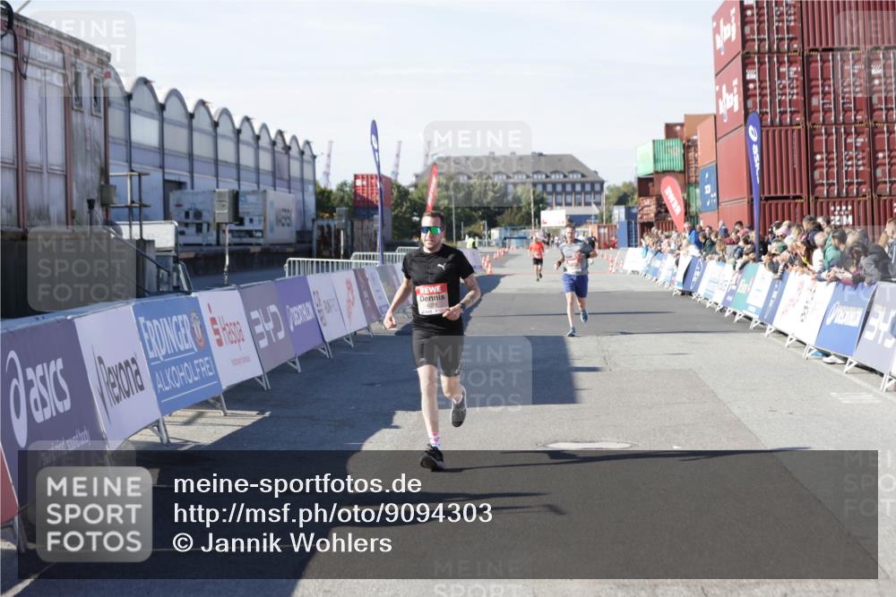 03.10.2025 - Köhlbrandbrückenlauf Jannik Wohlers http://msf.ph/oto/9094303 03.10.2025 12:54:45 Ziel 4079, 4106, 4209, 6151, 6621, 6683 meine-sportfotos.de