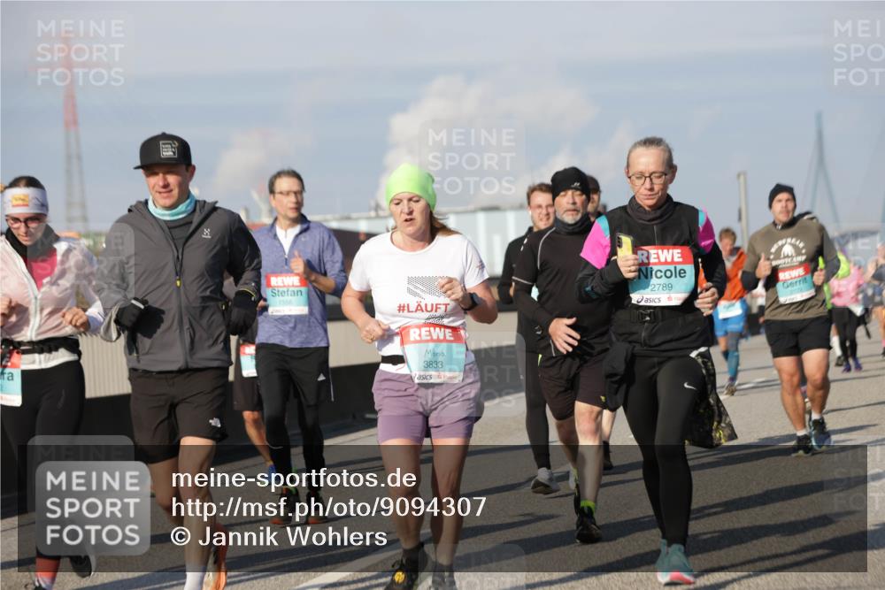 03.10.2025 - Köhlbrandbrückenlauf Jannik Wohlers http://msf.ph/oto/9094307 03.10.2025 10:01:03 Position 3 353, 1556, 3833, 2789, 2172 meine-sportfotos.de