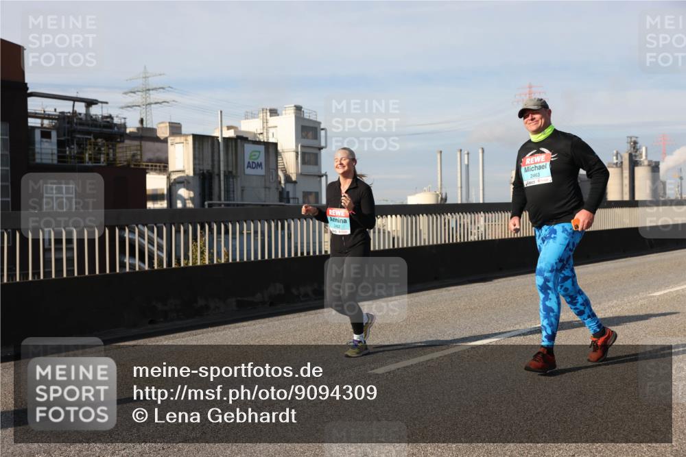 03.10.2025 - Köhlbrandbrückenlauf Lena Gebhardt http://msf.ph/oto/9094309 03.10.2025 10:09:10 Position 2 2463 meine-sportfotos.de