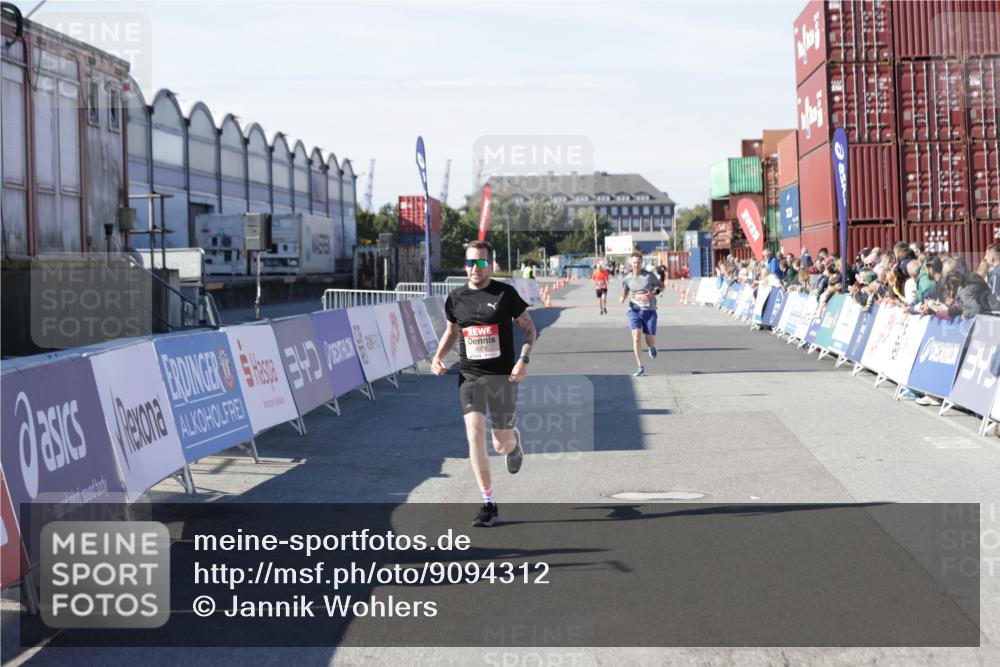 03.10.2025 - Köhlbrandbrückenlauf Jannik Wohlers http://msf.ph/oto/9094312 03.10.2025 12:54:45 Ziel 4079, 4106, 4209, 6151, 6621, 6683 meine-sportfotos.de