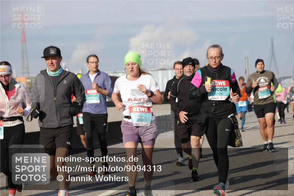 03.10.2025 - Köhlbrandbrückenlauf Jannik Wohlers http://msf.ph/oto/9094313 03.10.2025 10:01:03 Position 3 1556, 3833, 2789 meine-sportfotos.de