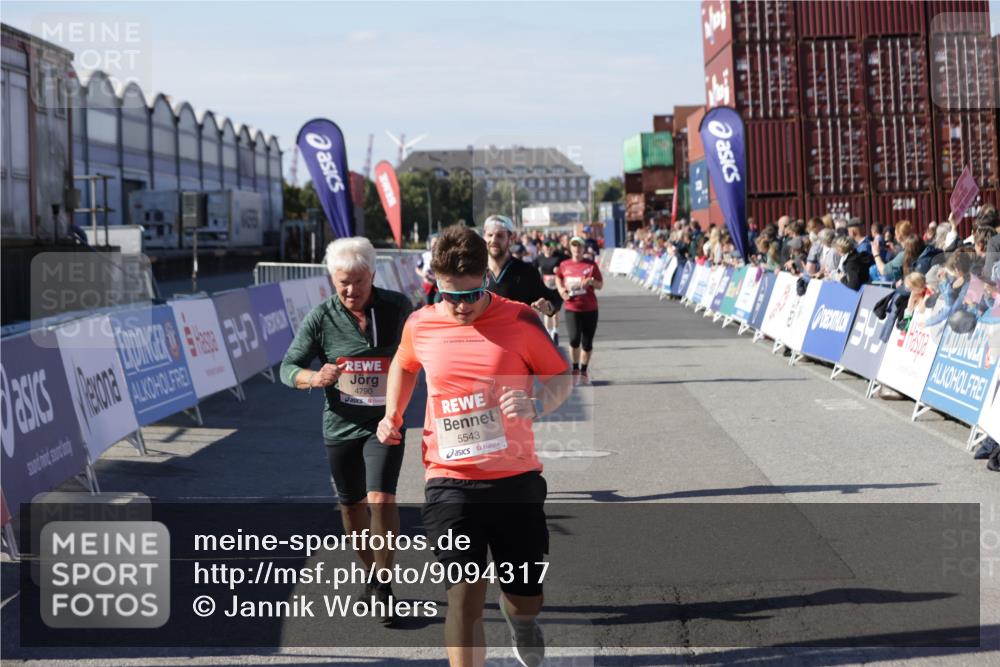 03.10.2025 - Köhlbrandbrückenlauf Jannik Wohlers http://msf.ph/oto/9094317 03.10.2025 13:20:34 Ziel 4269, 4385, 4570, 4591, 4672, 4739, 4790, 4859, 5082, 5208, 5543, 5631, 5790, 6777, 6807 meine-sportfotos.de
