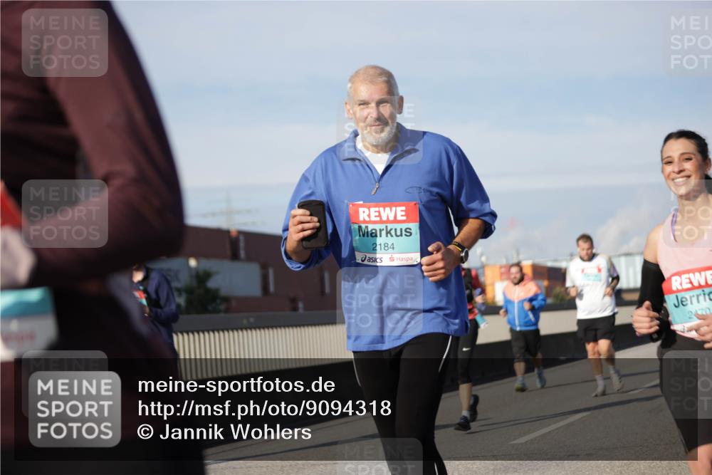03.10.2025 - Köhlbrandbrückenlauf Jannik Wohlers http://msf.ph/oto/9094318 03.10.2025 10:12:42 Position 3 2184, 2470 meine-sportfotos.de