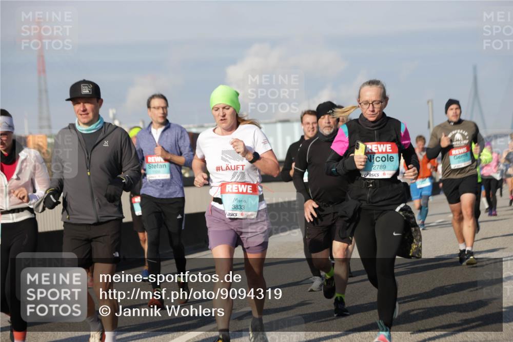 03.10.2025 - Köhlbrandbrückenlauf Jannik Wohlers http://msf.ph/oto/9094319 03.10.2025 10:01:03 Position 3 1556, 3833, 2789 meine-sportfotos.de
