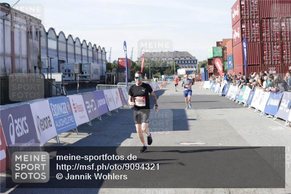 03.10.2025 - Köhlbrandbrückenlauf Jannik Wohlers http://msf.ph/oto/9094321 03.10.2025 12:54:45 Ziel 4079, 4106, 4209, 6151, 6621, 6683 meine-sportfotos.de