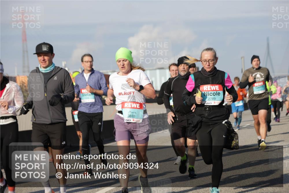 03.10.2025 - Köhlbrandbrückenlauf Jannik Wohlers http://msf.ph/oto/9094324 03.10.2025 10:01:03 Position 3 1556, 3833, 2789 meine-sportfotos.de