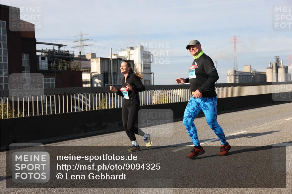 03.10.2025 - Köhlbrandbrückenlauf Lena Gebhardt http://msf.ph/oto/9094325 03.10.2025 10:09:10 Position 2  meine-sportfotos.de