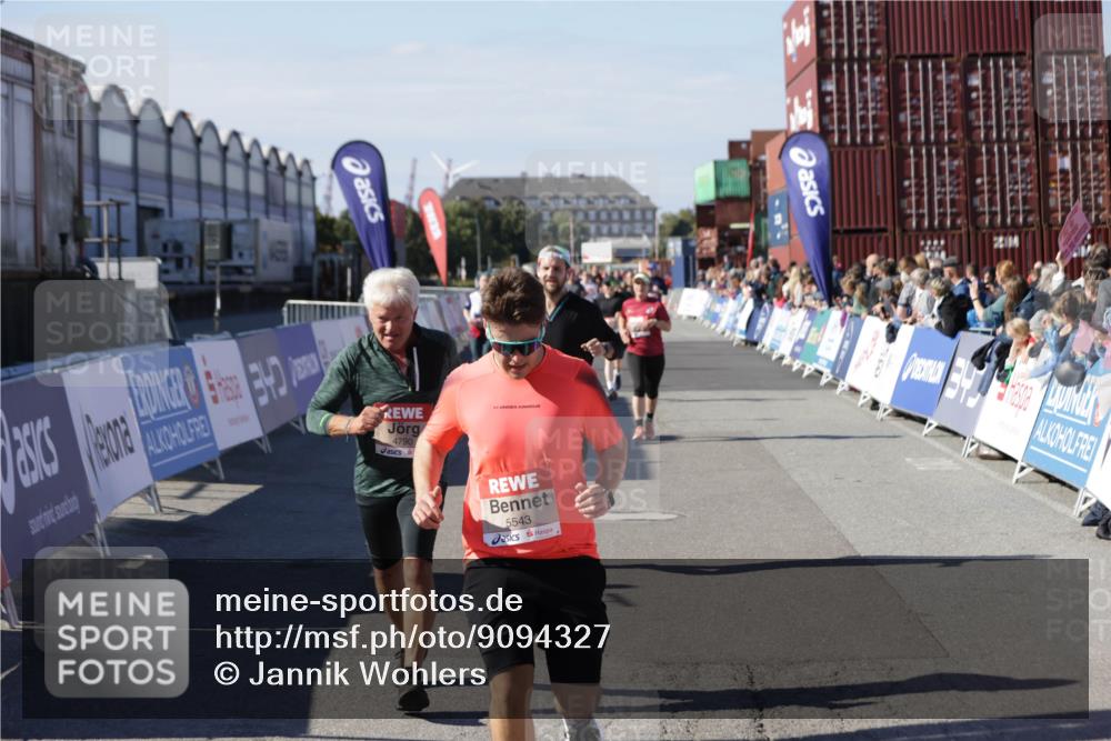 03.10.2025 - Köhlbrandbrückenlauf Jannik Wohlers http://msf.ph/oto/9094327 03.10.2025 13:20:34 Ziel 4269, 4385, 4570, 4591, 4672, 4739, 4790, 4859, 5082, 5208, 5543, 5631, 5790, 6777, 6807 meine-sportfotos.de