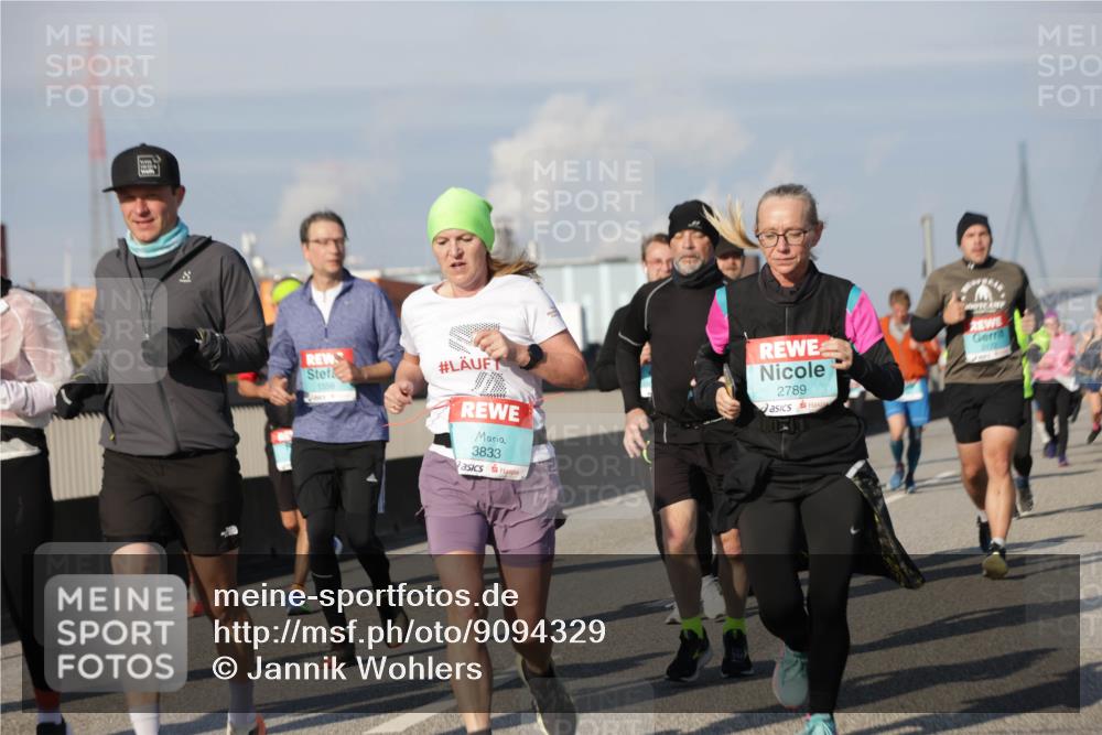 03.10.2025 - Köhlbrandbrückenlauf Jannik Wohlers http://msf.ph/oto/9094329 03.10.2025 10:01:03 Position 3 1556, 3833, 2789 meine-sportfotos.de