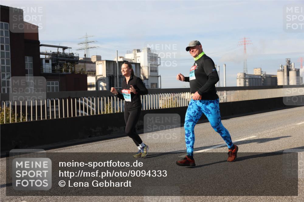 03.10.2025 - Köhlbrandbrückenlauf Lena Gebhardt http://msf.ph/oto/9094333 03.10.2025 10:09:10 Position 2  meine-sportfotos.de