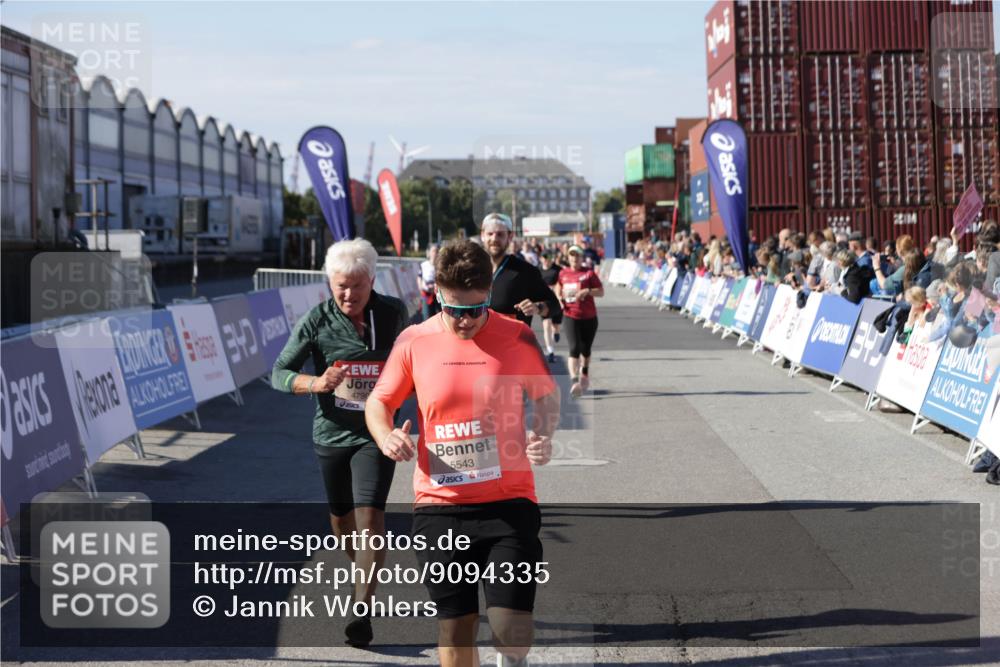 03.10.2025 - Köhlbrandbrückenlauf Jannik Wohlers http://msf.ph/oto/9094335 03.10.2025 13:20:34 Ziel 4269, 4385, 4570, 4591, 4672, 4739, 4790, 4859, 5082, 5208, 5543, 5631, 5790, 6777, 6807 meine-sportfotos.de
