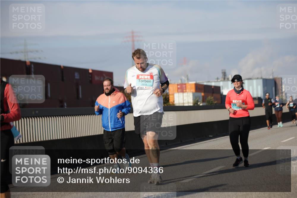 03.10.2025 - Köhlbrandbrückenlauf Jannik Wohlers http://msf.ph/oto/9094336 03.10.2025 10:12:45 Position 3 2619 meine-sportfotos.de