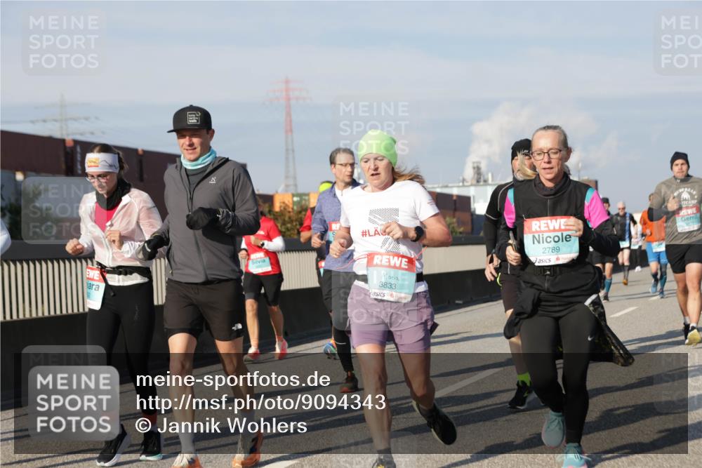 03.10.2025 - Köhlbrandbrückenlauf Jannik Wohlers http://msf.ph/oto/9094343 03.10.2025 10:01:04 Position 3 3833, 2789, 2172 meine-sportfotos.de