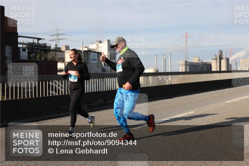 03.10.2025 - Köhlbrandbrückenlauf Lena Gebhardt http://msf.ph/oto/9094344 03.10.2025 10:09:10 Position 2  meine-sportfotos.de