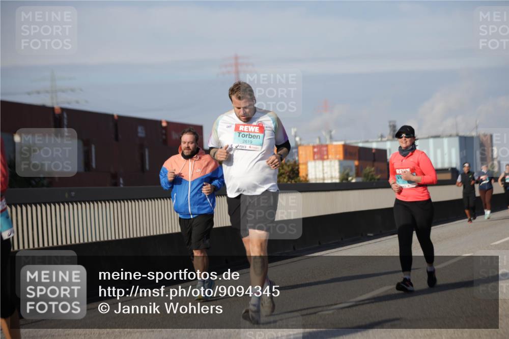 03.10.2025 - Köhlbrandbrückenlauf Jannik Wohlers http://msf.ph/oto/9094345 03.10.2025 10:12:45 Position 3 2619 meine-sportfotos.de