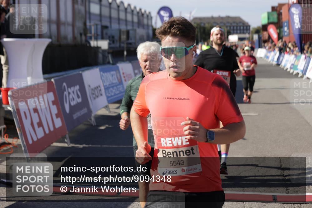 03.10.2025 - Köhlbrandbrückenlauf Jannik Wohlers http://msf.ph/oto/9094348 03.10.2025 13:20:35 Ziel 4269, 4385, 4476, 4570, 4591, 4672, 4739, 4790, 4859, 5082, 5543, 5631, 5790, 6777, 6807 meine-sportfotos.de