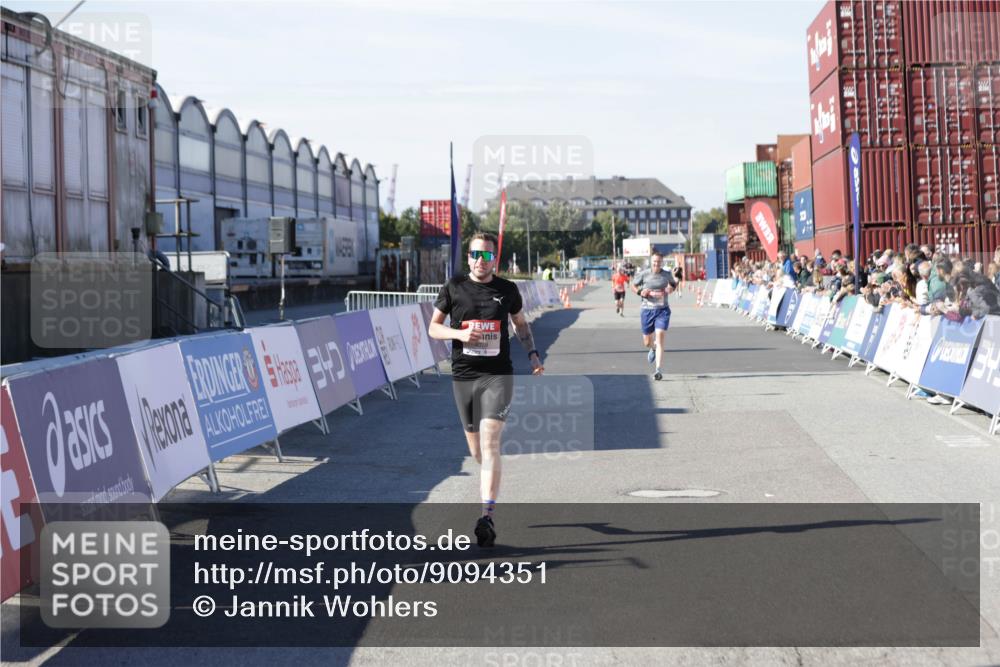 03.10.2025 - Köhlbrandbrückenlauf Jannik Wohlers http://msf.ph/oto/9094351 03.10.2025 12:54:46 Ziel 4079, 4209, 6151, 6621, 6683 meine-sportfotos.de