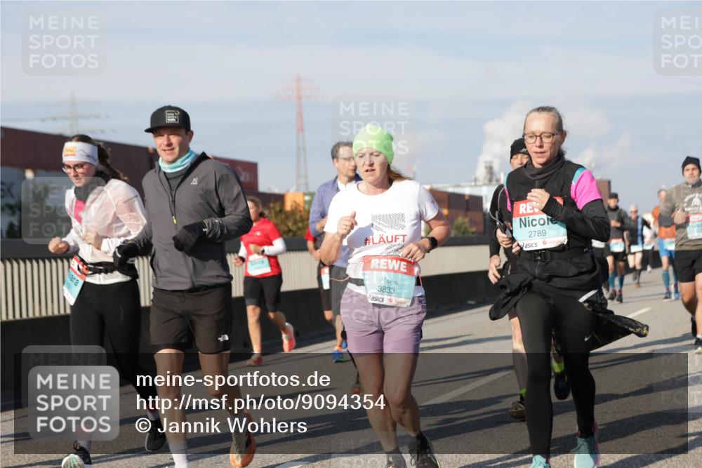 03.10.2025 - Köhlbrandbrückenlauf Jannik Wohlers http://msf.ph/oto/9094354 03.10.2025 10:01:04 Position 3 3833, 2789 meine-sportfotos.de